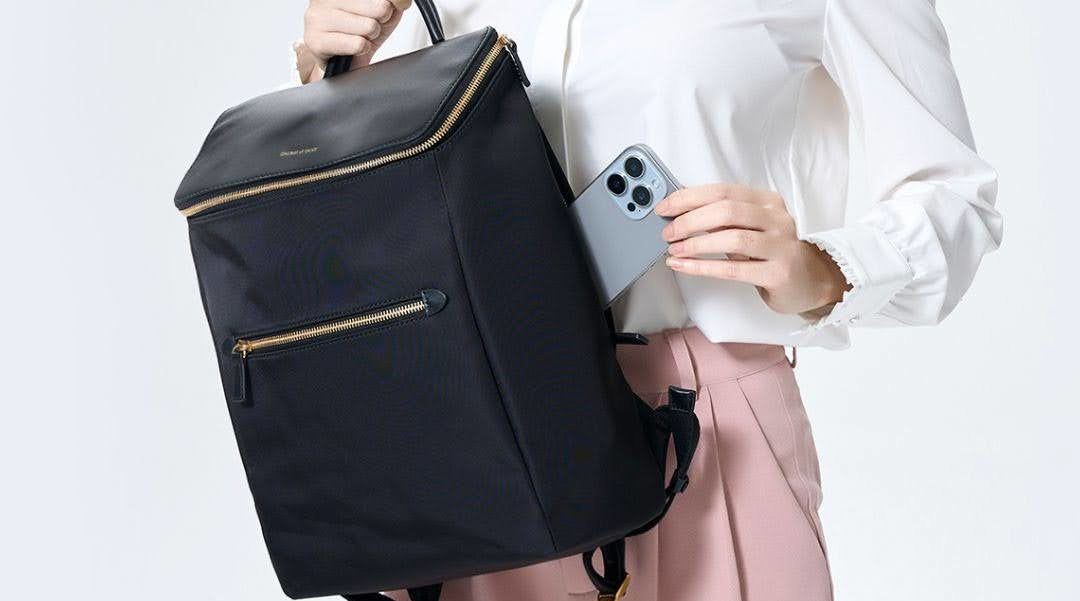 Leather Gifts for Women: What She’ll Carry Every Day