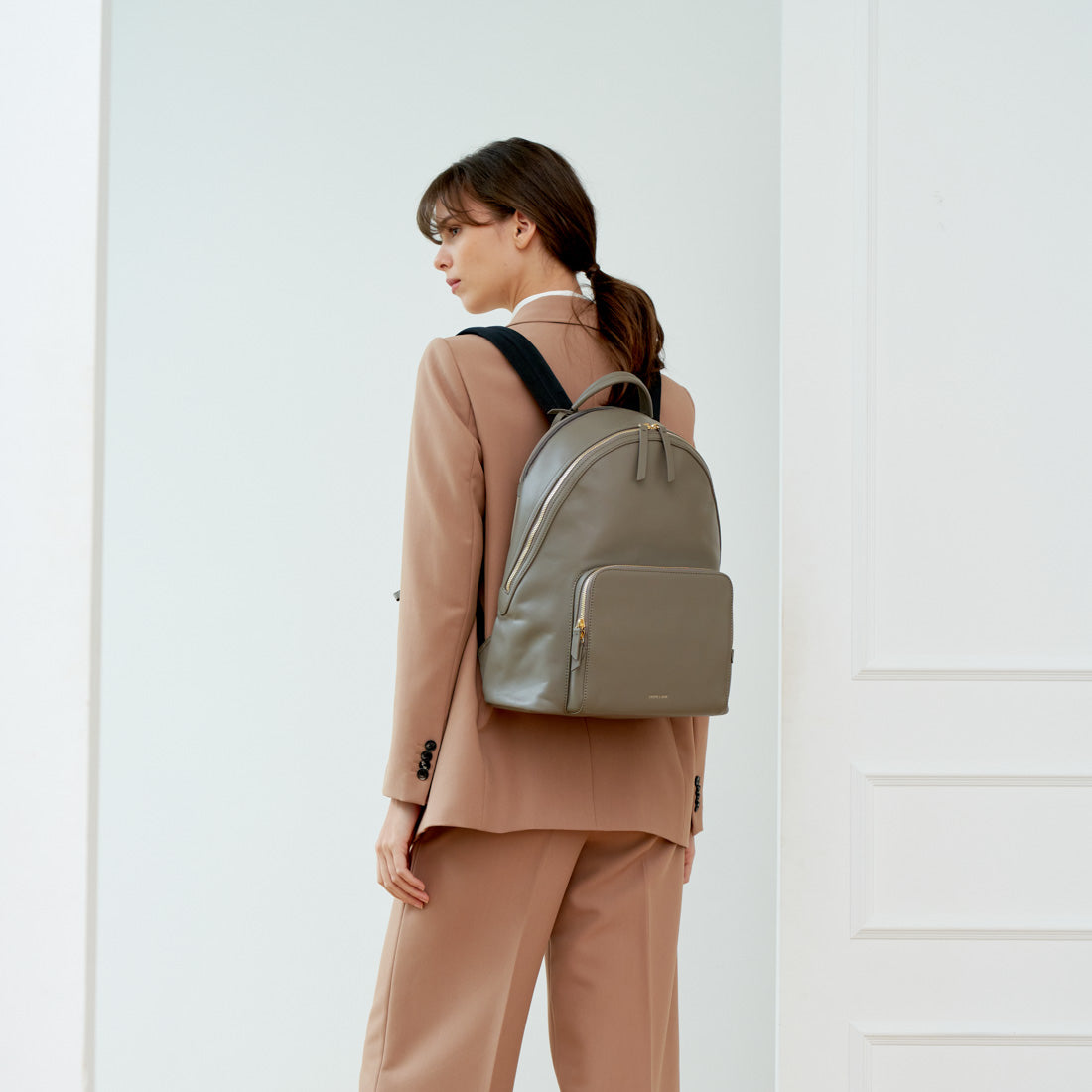 #colour_taupe grey