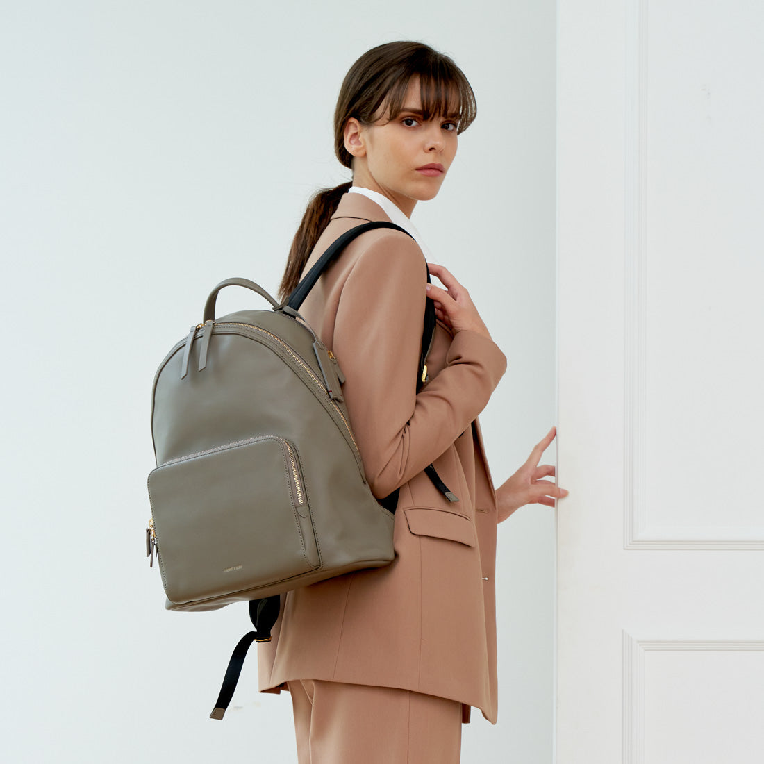 #colour_taupe grey