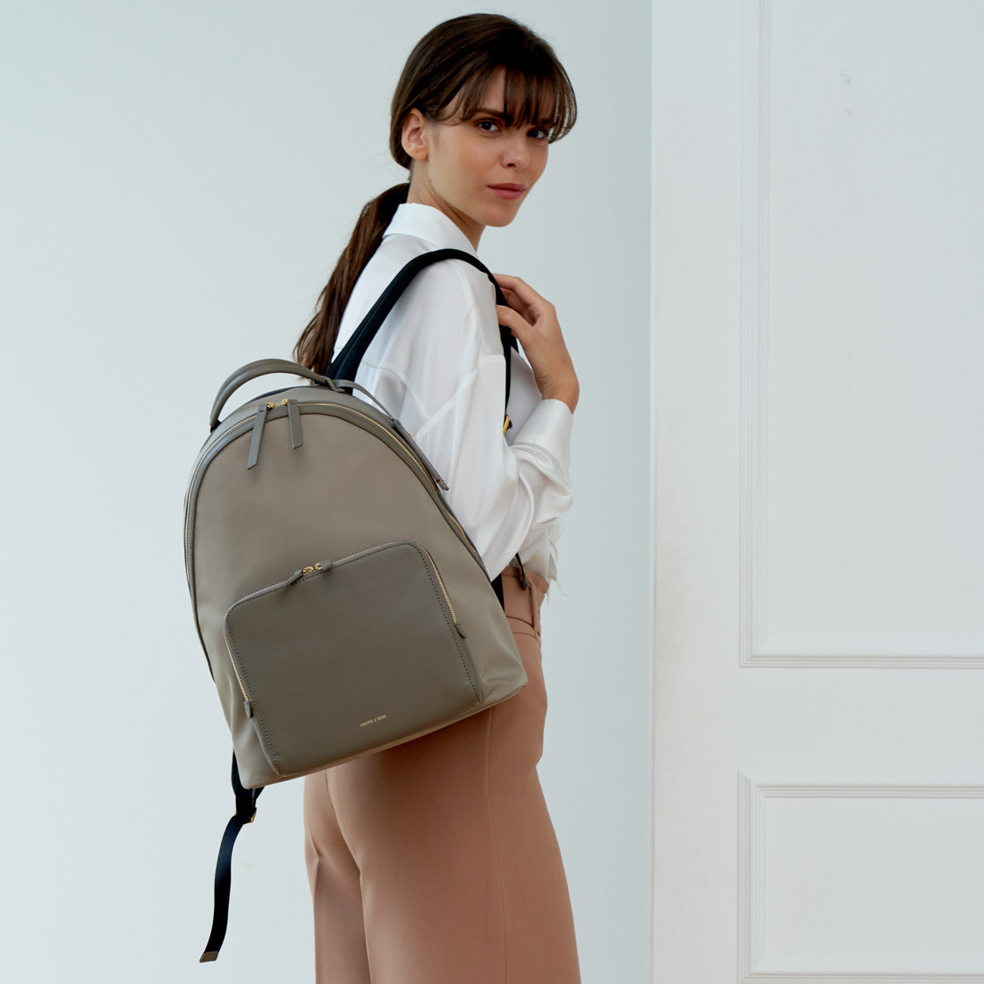 #colour_taupe grey