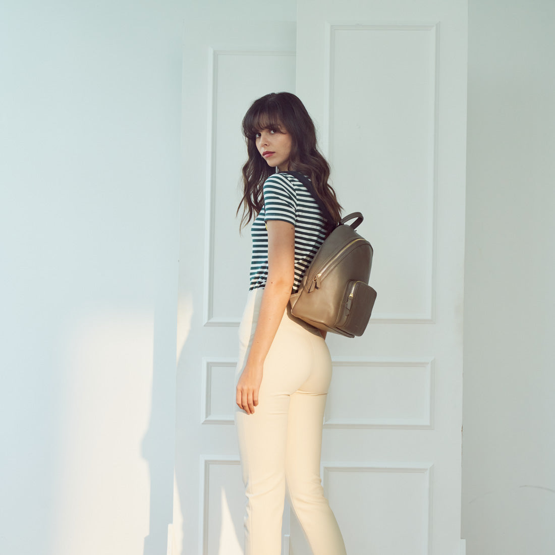 #colour_taupe grey