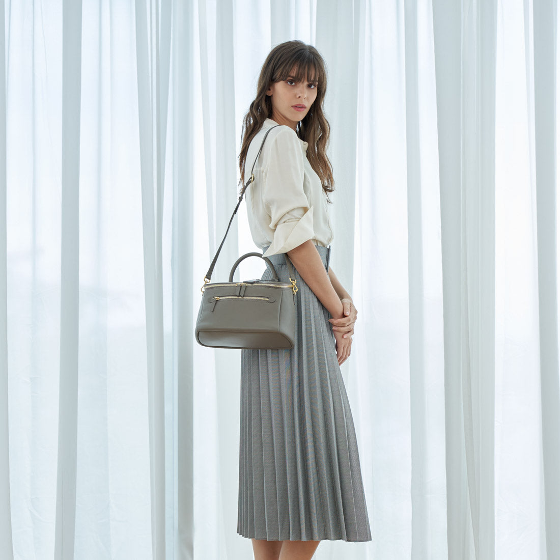 #colour_taupe grey