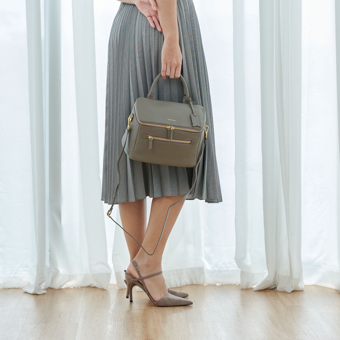 #colour_taupe grey