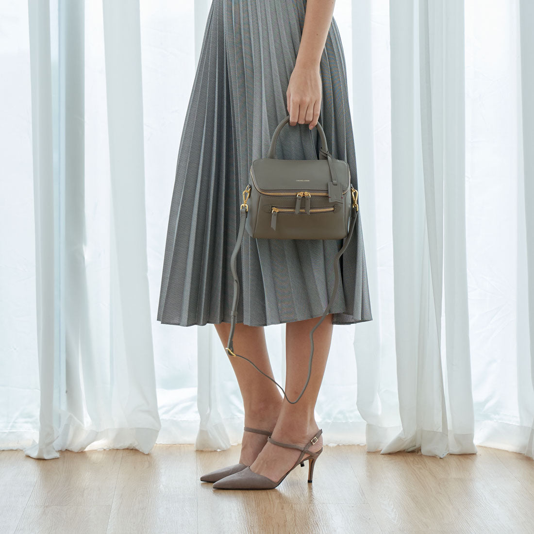 #colour_taupe grey
