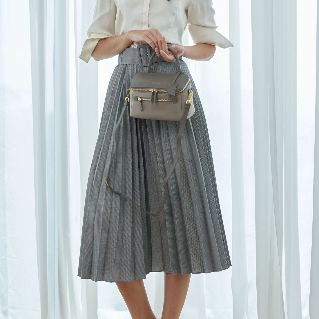 #colour_taupe grey