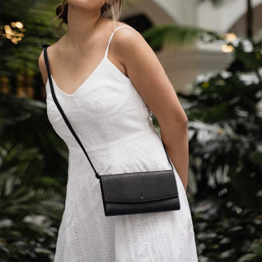 Musketeer 2-Tone Flap Travel Long Wallet Crossbody Sling Phone Bag (Leather)