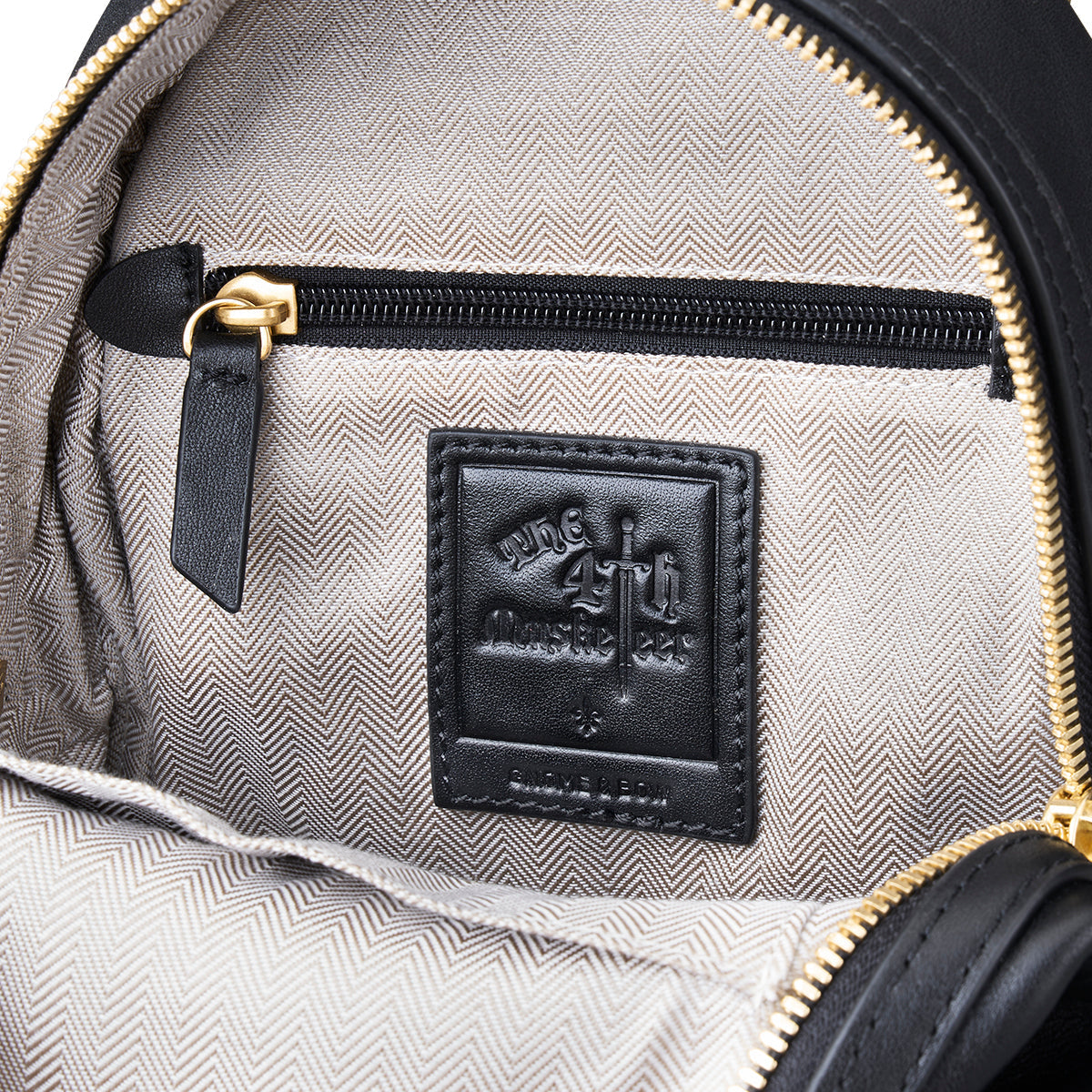 Musketeer Athos Medium Travel Backpack (USA Nappa Leather)